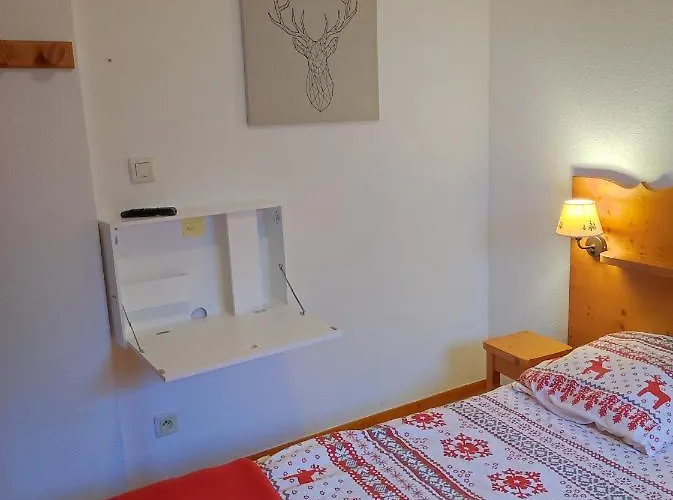 Les Arolles E23, Classé 3 étoiles à 1700 Appartement